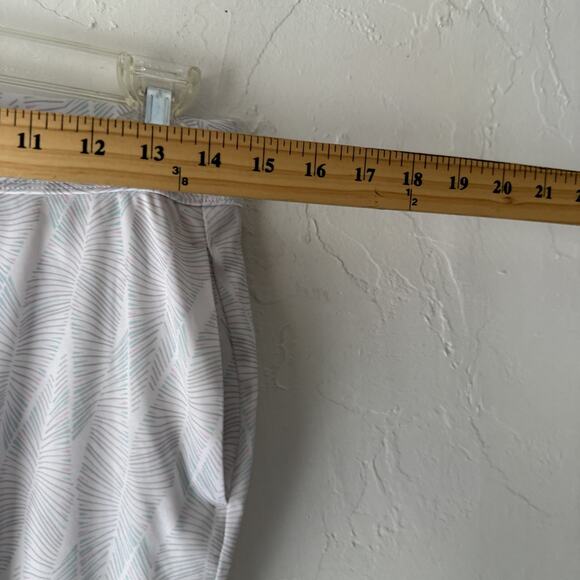 Greg Norman Skort Womens Medium White Aqua Feather Print Golf Activewear Pockets - Picture 4 of 7